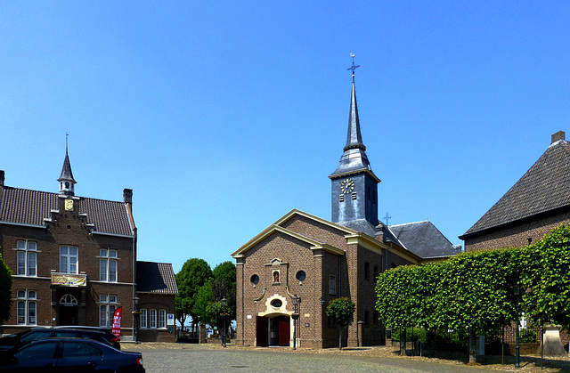 NL - Stevensweert - Town hall and Catholic church