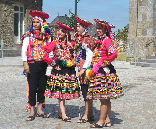 Le groupe Los Uros (Pérou) à Folklore du monde (Saint Meloir des Ondes 35 )