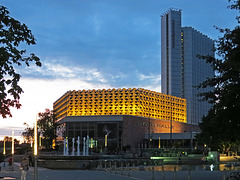 Chemnitzer Stadthalle am Abend