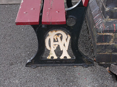 bal - station bench