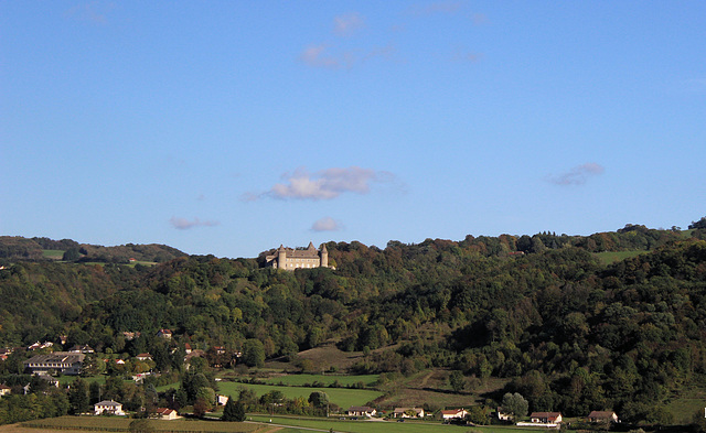 Château de Virieu (38) 17 octobre 2013. (Depuis le TER Lyon-Grenoble)