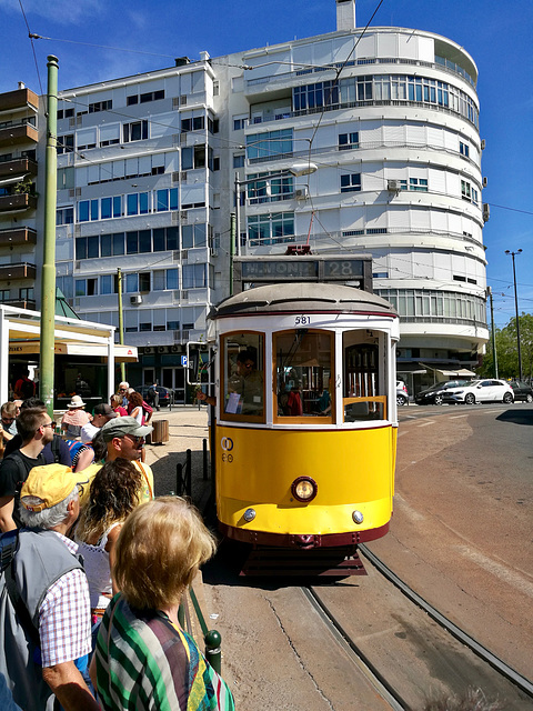 Lisbon 2018 – Eléctrico 581 at the Prazeres terminus