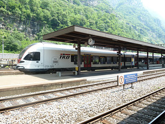 Bahnhof Biasca. Ein Reginolzug der SBB bereit zur Abfahrt nach Chiasso