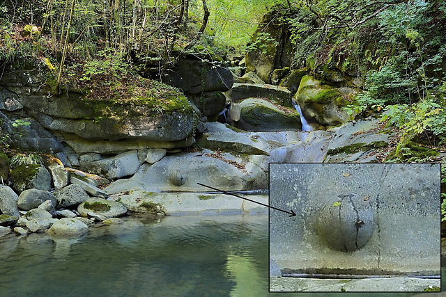 Sfera di roccia nel torrente Vona (Caffaraccia - Borgo Val di Taro)