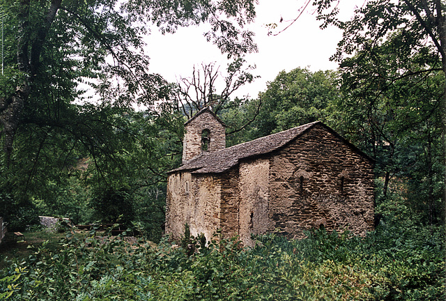 Vieille chapelle restante d'un village abandonné