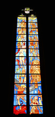 Rodez (12) 20 mai 2019. Cathédrale. Les vitraux de Stéphane Belzère (début 21e siècle).