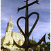 Notre Dame de la Garde, protectrice de la cité Phocéenne, avec en premier plan, la croix de Camargue !
