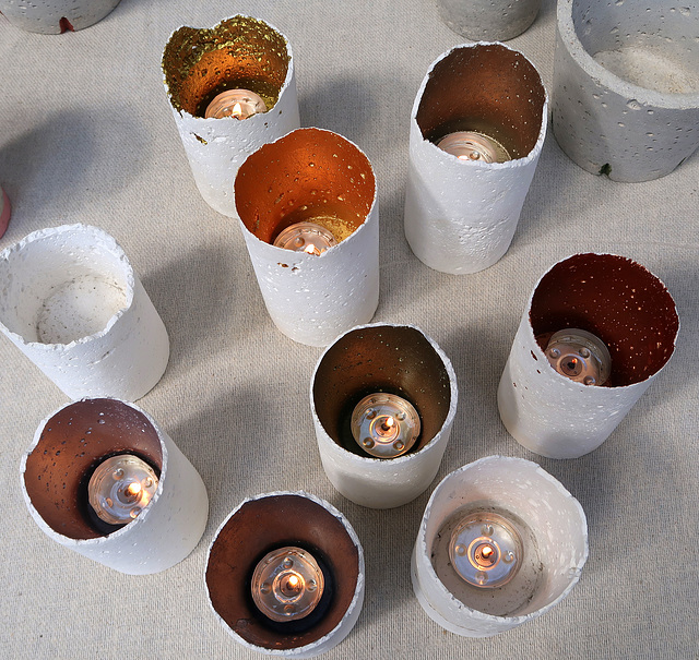 Tealights in concrete pots