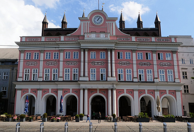 Das Rostocker Rathaus am Neuen Markt