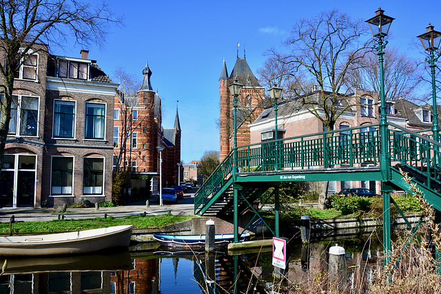 View of the Jan van Goyenbrug and Hugo de Grootstraat