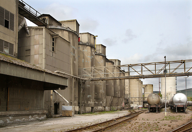 Cement storage