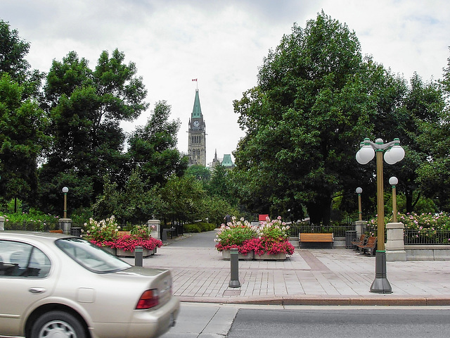 Ottawa, Major's Hill Park and Peace Tower - 2007