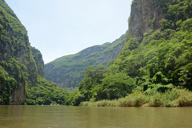 Mexico, Sumidero Canyon on the Grijalva River