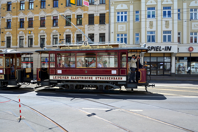 Leipzig 2017 – Straßenbahnmuseum – Tram 257 & carriage 87 arriving