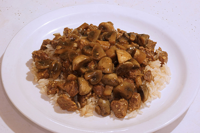 Sesame And Garlic Beef With Mushrooms