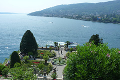 Lago Maggiore desde los jardines del isla Bella propiedad de la familia Borromeo