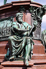 Schwerin, allegorische Figur "Gerechtigkeit" am Denkmal des Großherzogs Friedrich-Franz II.