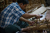 Holzschnitzer in Mandalay (© Buelipix)