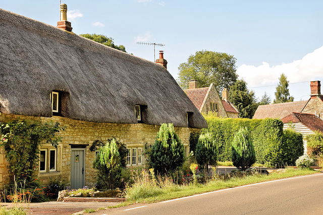 Teffont ~ Thatched Cottage