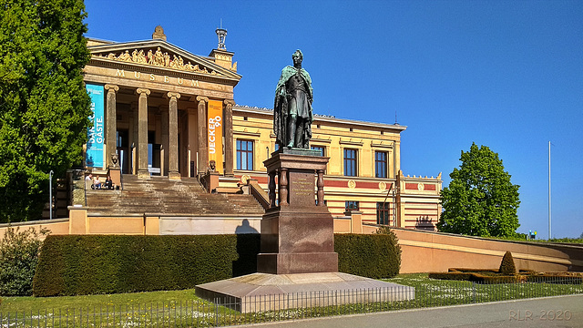 Schwerin, Museum und Paul-Friedrich-Denkmal