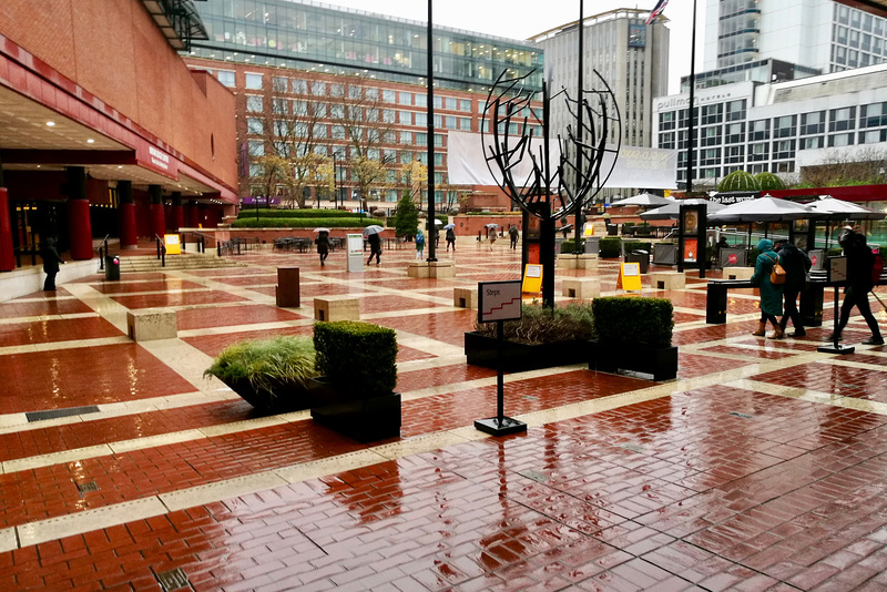 London 2018 – British Library – Piazza in front of the British Library