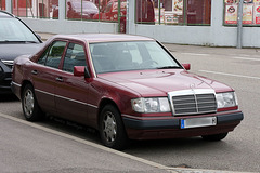 Alter Mercedes 260 E