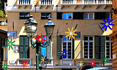 Genova : stelle a 8 punte per rallegrare il centro città e un bel lampione trasformato a luce LED