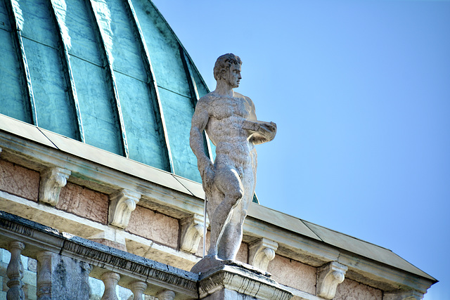 Vicenza 2021 – Statue on the Basilica Palladiana
