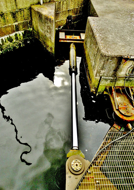 Hydraulics For The Loch Gates