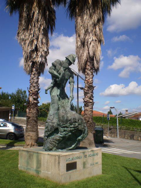 Monument to the fireman (2007).