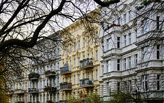 Berlin-Kreuzberg: Eine prächtige Häuserfront aus der Gründerzeit - A splendid front of houses from the Wilhelminian period