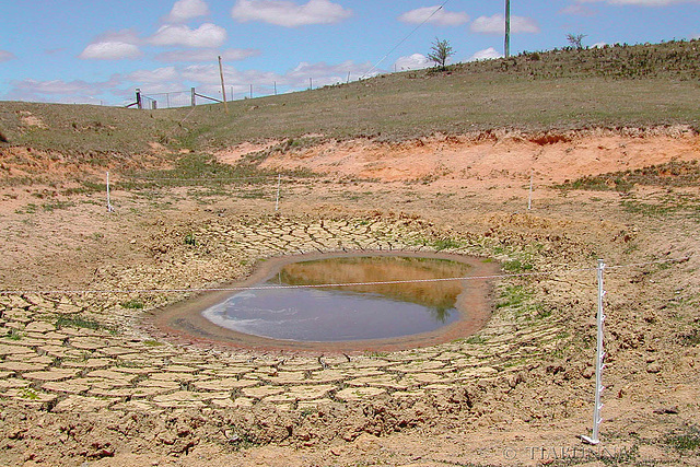 Dry dam