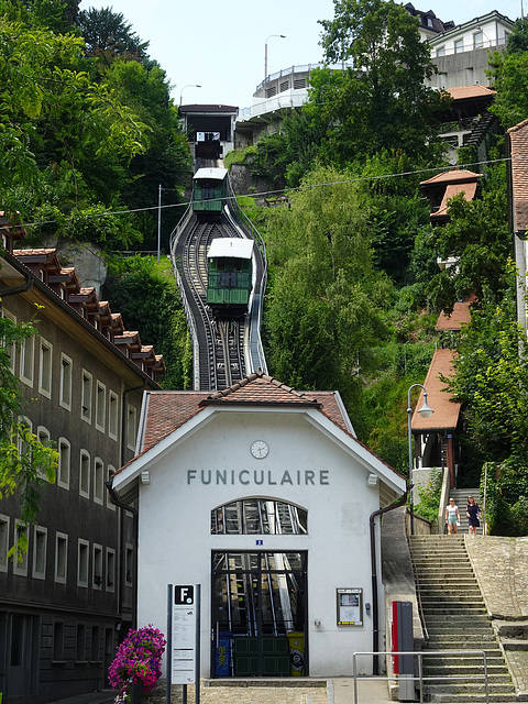 Das Funiculaire verbindet die Freiburger Oberstadt mit der Unnterstadt