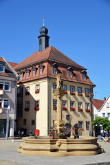 Neckarsulmer Rathaus mit dem Marktbrunnen ind der Version von 1910