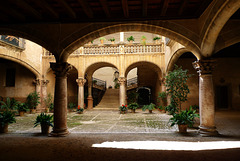 Patio eines alten Adelspalastes in der Altstadt von Palma de Mallorca (1 PiP)