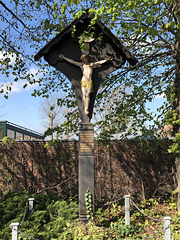 DE - Weilerswist - Kruzifix vor Heilig Kreuz