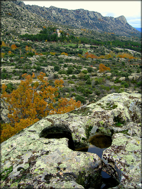 Sierra de La Cabrera in autumn, granite country.