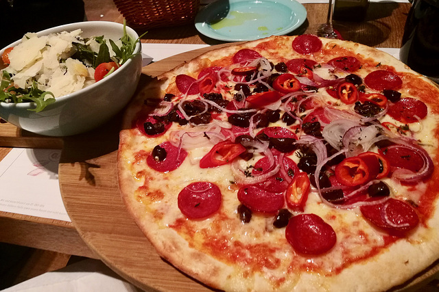Hamburg 2019 – Pizza and salad