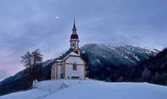 Kirche im Abendlicht