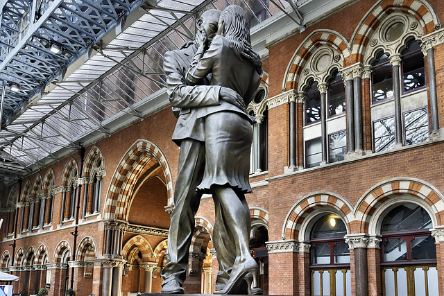 "The Meeting Place Statue" – St Pancras Railway Station, Euston Road, London, England