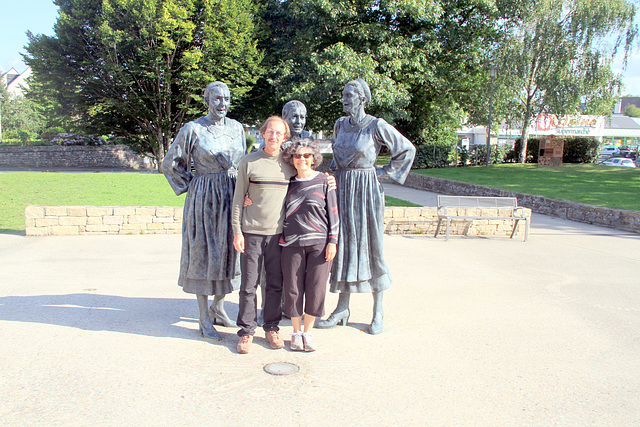 2017 - Statues des soeurs  Goadec à Carhaix