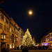 Rathausplatz mit Weihnachtsmarkt