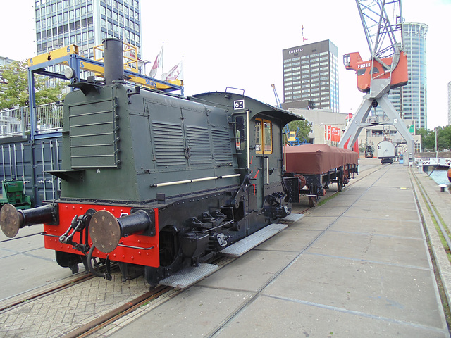 Verladebahn am Kai im alten Hafen von Rotterdam