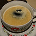 Was will mir der Frühstücks-Kaffee wohl mitteilen? What will the breakfast coffee probably tell me?  ©UdoSm