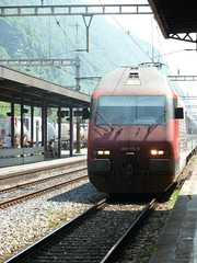 Einfahrt des IC Chiasso - Zürich im Bahnhof Biasca