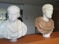 Musée de Jublains : bustes d'hommes.