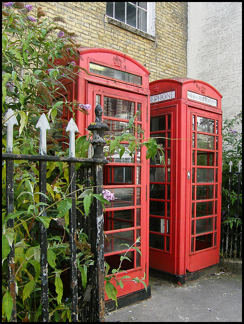 old red telephone boxes