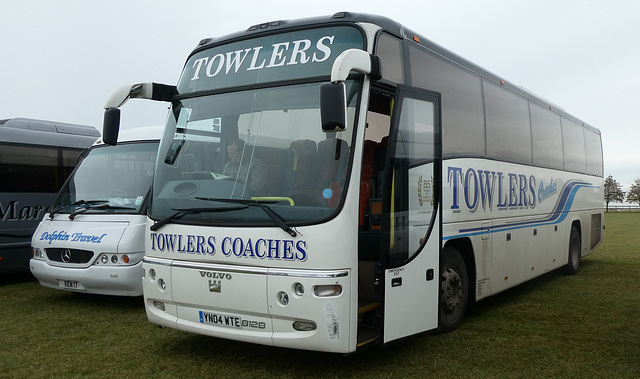 Towlers Coaches YN04 WTE at Newmarket Races - 12 Oct 2019 (P1040785)
