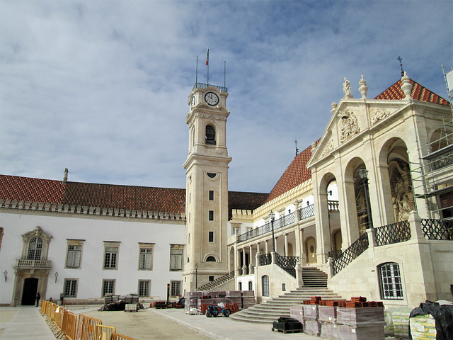 Tower of the University and former Royal Palace.