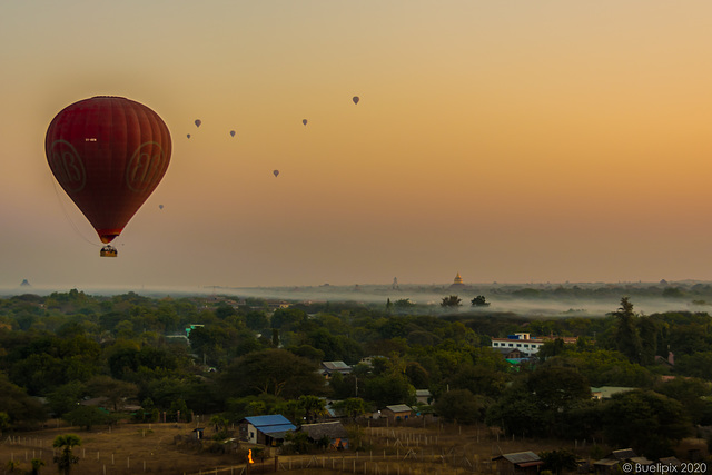 im Ballon über Bagan (© Buelipix)